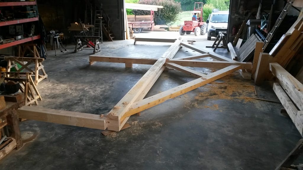 taille charpente atelier - trillat charpente romagnieu