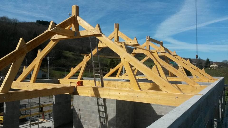 Solivage de charpente traditionnelle - Trillat Charpente Chimilin